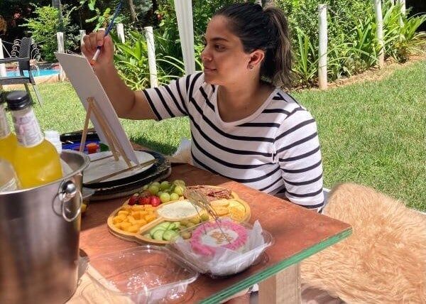 Vee Fab Beauty and Spa |  Sip N Paint Incl a Massage, Foot Scrub and a Btl of Wine for 2