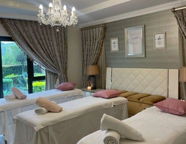 Reo Luxury Spa | A 90 Min Luxury Spa Package for 2 Incl Jacuzzi and A Glass of Champagne