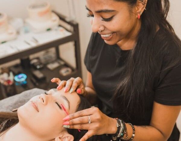 Salon di Belle | Lamelle Deep Cleanse Facial with a Foot or Head Massage For 1