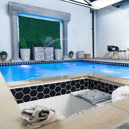 Casalea | Luxury 5 star Aromatherapy or Hot stone 60min massage and bubbly for 1
