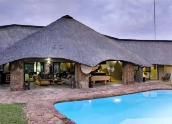 Sable Ranch Bush Lodge | 2 Nights at A Top Game Reserve For 2 Incl Breakfasts and Game Drive