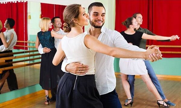Dancealot | Ballroom or Latin American Group Dance Classes for Couples