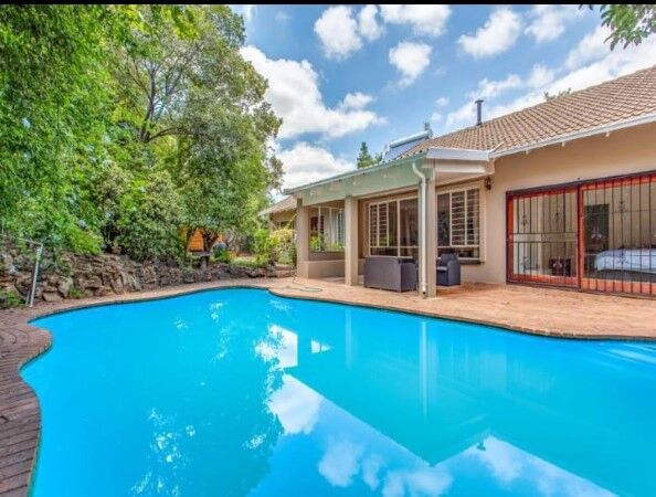 Sandton Hideout | 1 Night Stay & Full Body Massage incl Breakfast For 2