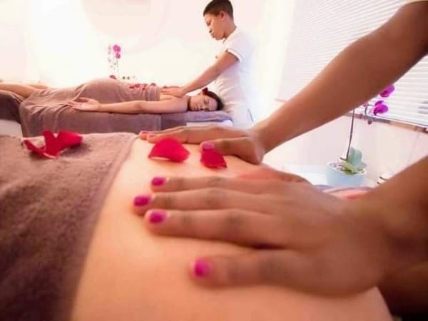 Urban Beauty Academy | 60 Min Couples Spa Package Incl a Charcuterie Cup & Champagne