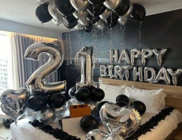 Deedo Sandton Guest House | A 1 Night Deco B-Day Stay Incl Wine, Snacks & A 60 Min Spa Treatment for 2